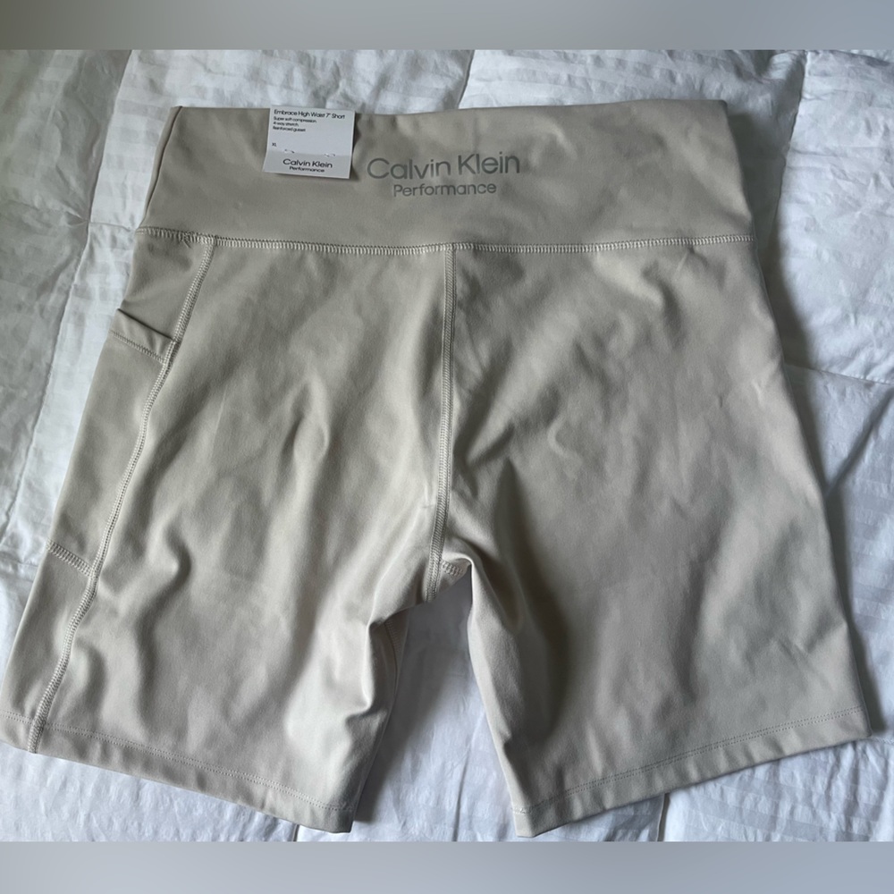 Calvin Klein 7” short leggings